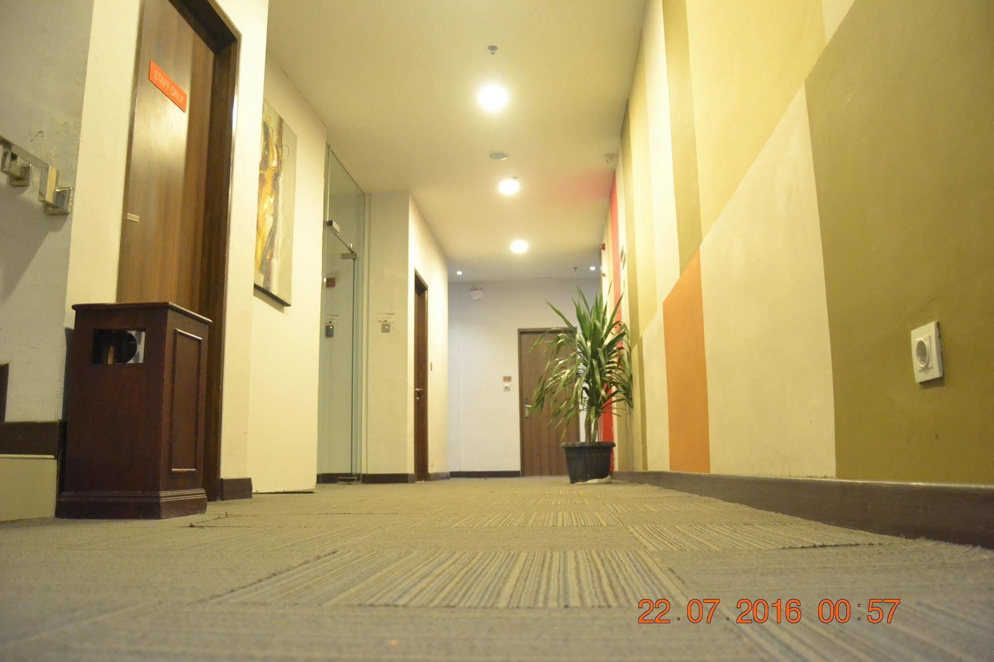 J Hotel Medan Luaran gambar