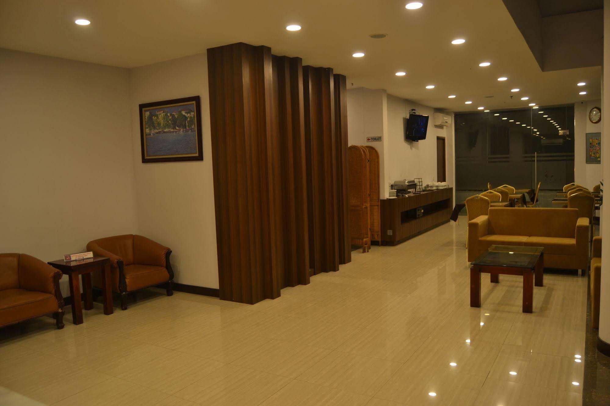 J Hotel Medan Luaran gambar