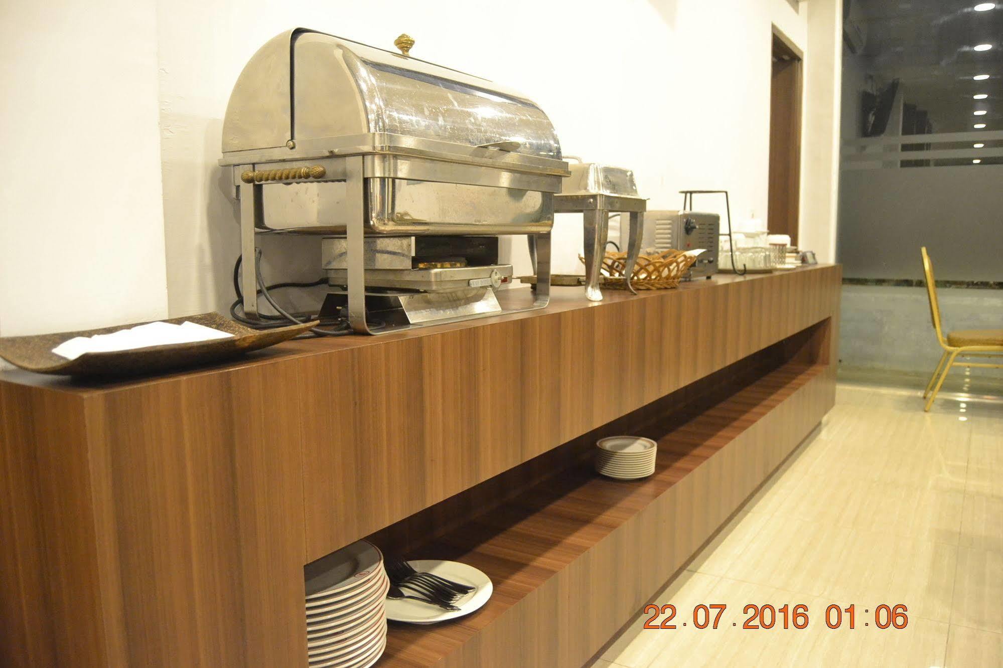 J Hotel Medan Luaran gambar