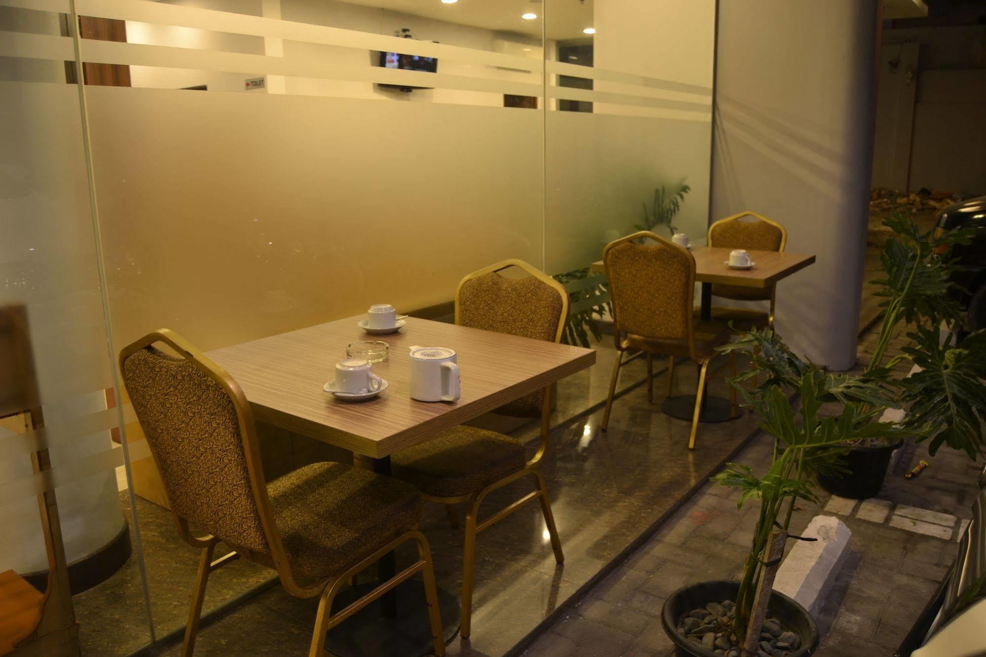 J Hotel Medan Luaran gambar